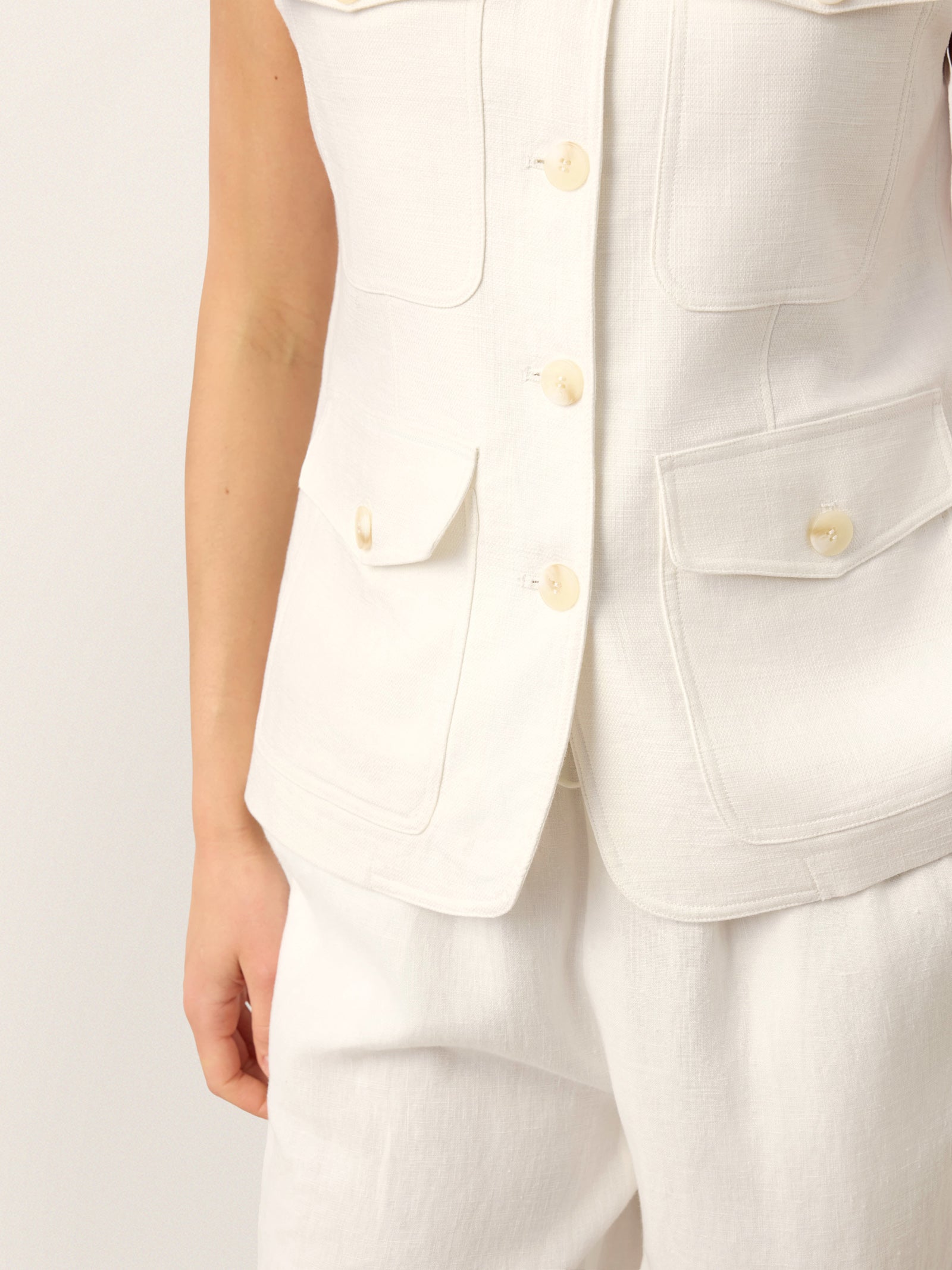 Linen Four-Pocket Tailored Sleeveless Vest COSIMA by LINTICO