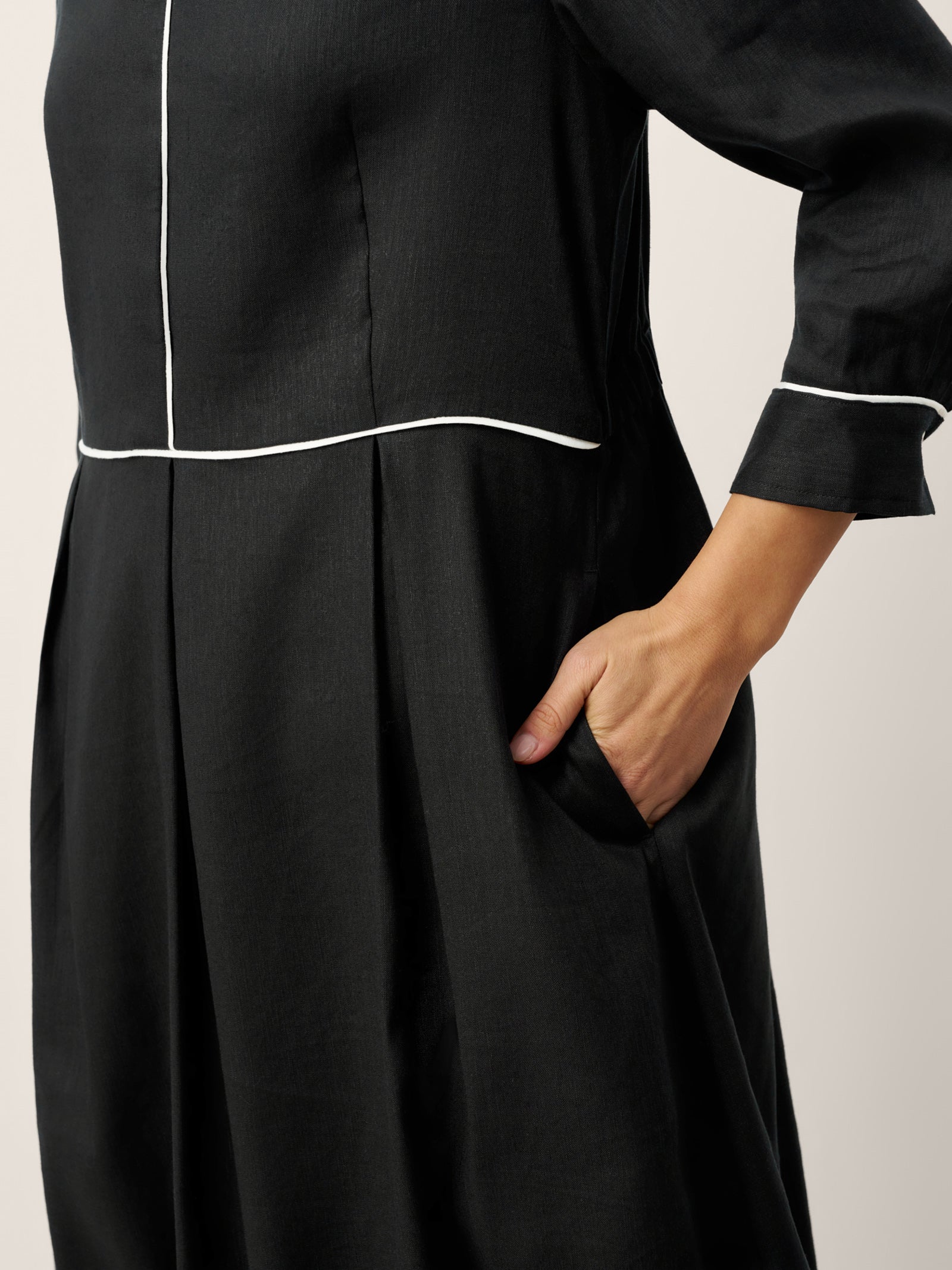Linen-Lyocell Contrast Trim Gathered Midi Dress NYX by LINTICO