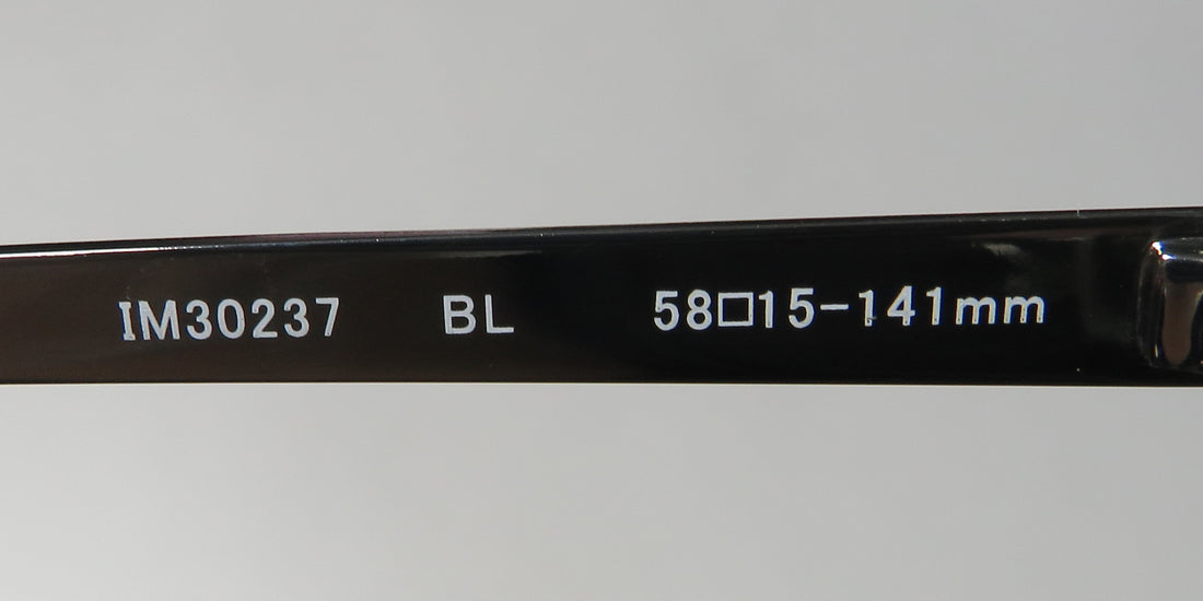 Isaac Mizrahi 30237 Sunglasses by ModaFrames