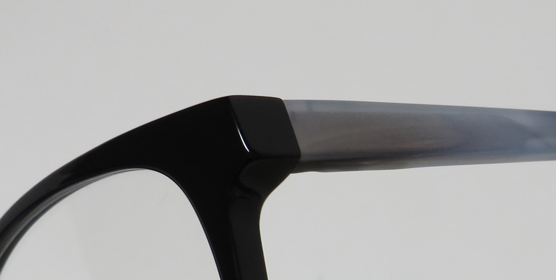 Vera Wang V513 Eyeglasses by ModaFrames