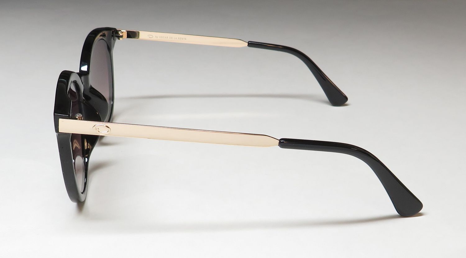 Oscar de la Renta Oscar 1289 Sunglasses by ModaFrames