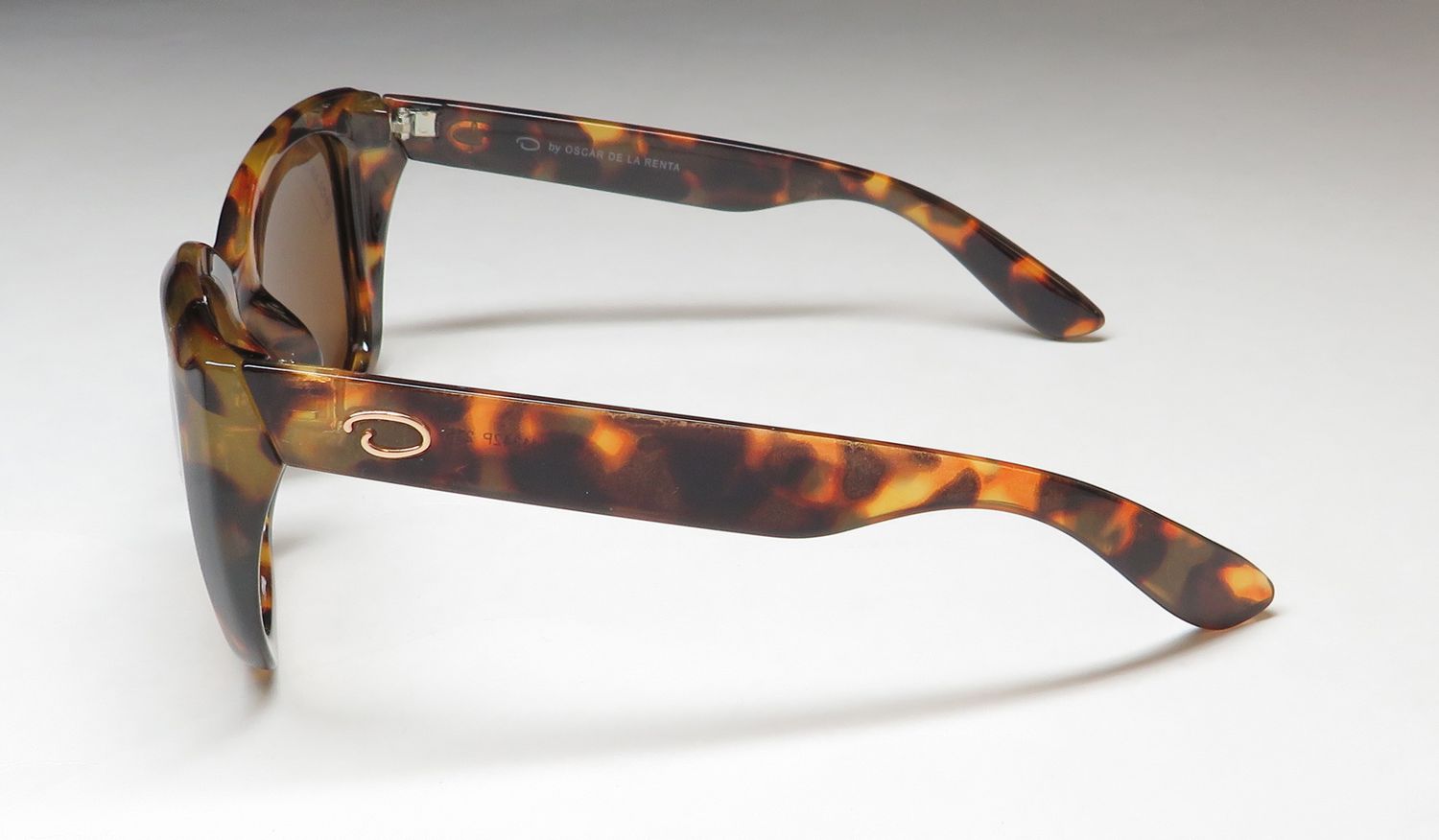 Oscar de la Renta Oscar 1342 Sunglasses by ModaFrames