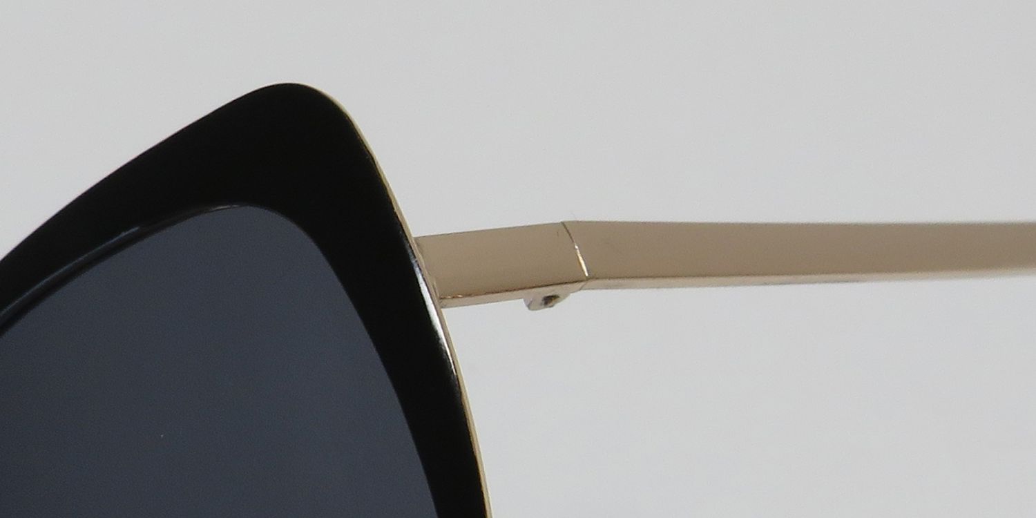 Oscar de la Renta Oscar 3077 Sunglasses by ModaFrames