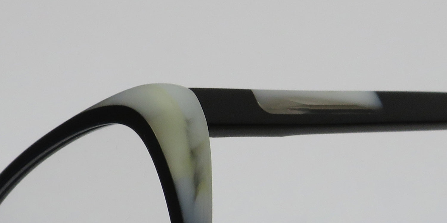 Vera Wang V542 Eyeglasses by ModaFrames