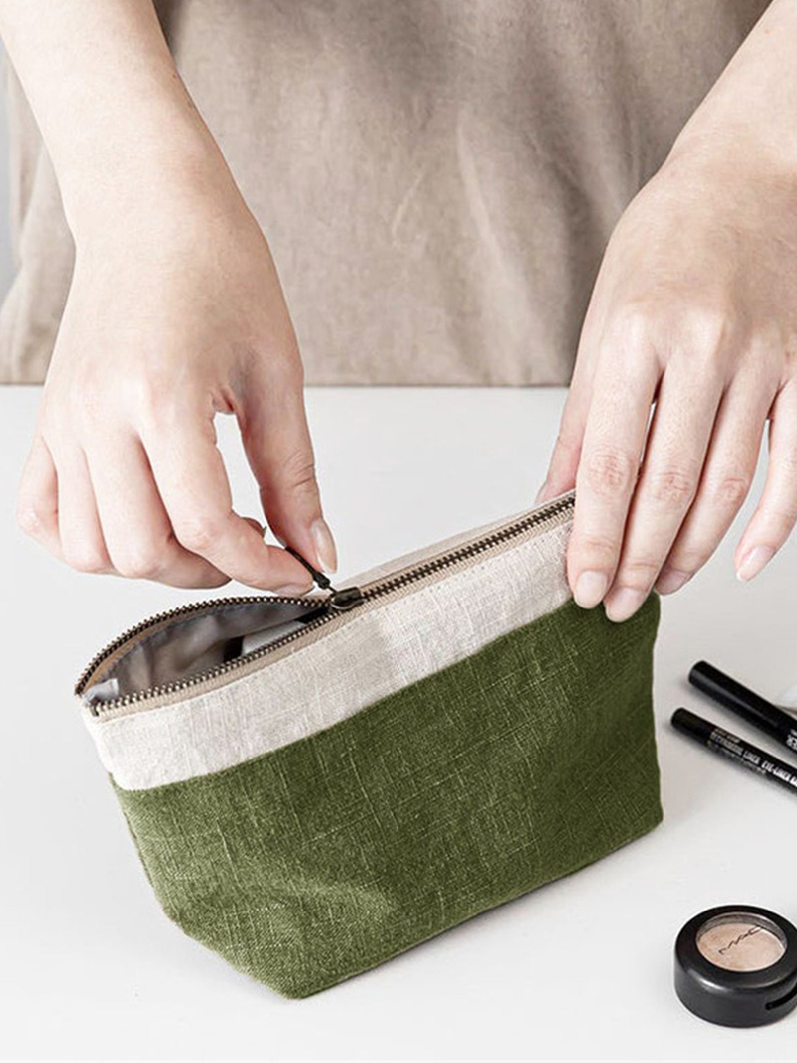100% Linen Color-Block Zipper Storage Bag by LINTICO