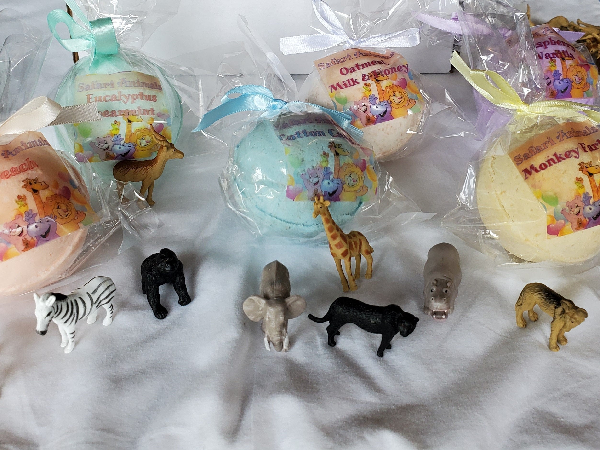 GIFT SET with 6 SAFARI Animals Bath Bombs with "Surprise" Jungle Animals inside by Spa Pure