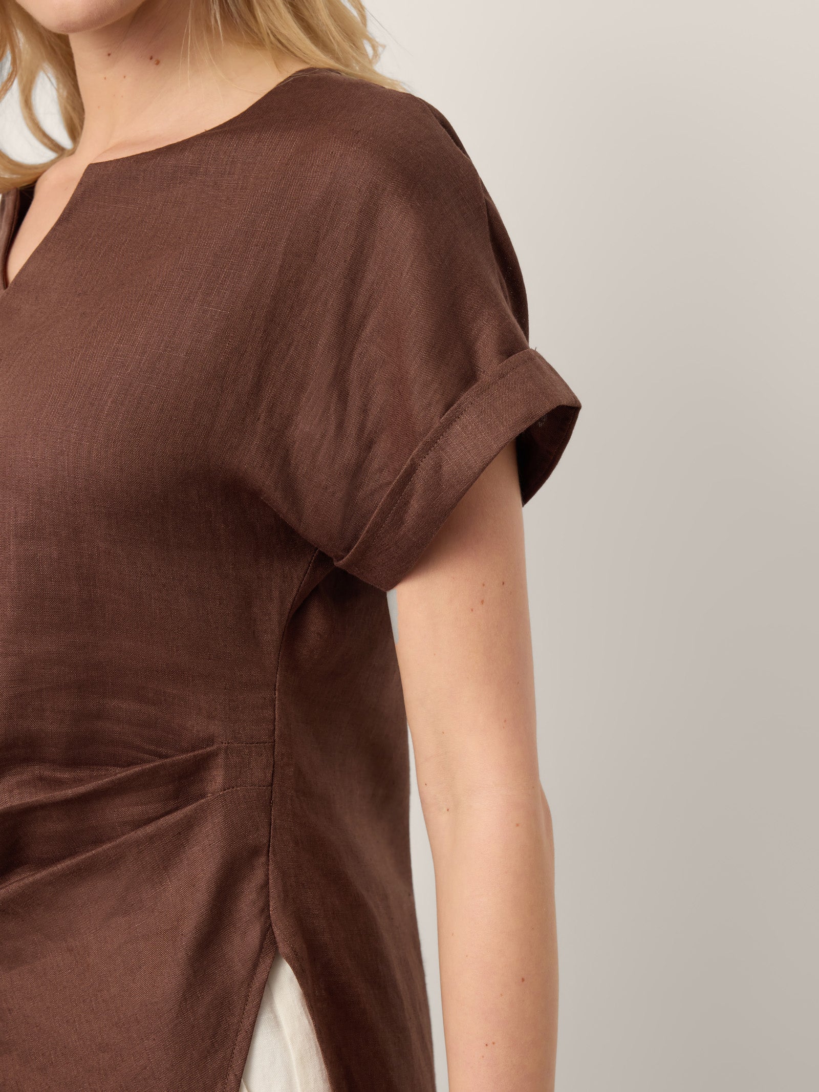 100% Linen Asymmetric Hem Side Gathered Split-Neck Top MINERVA by LINTICO