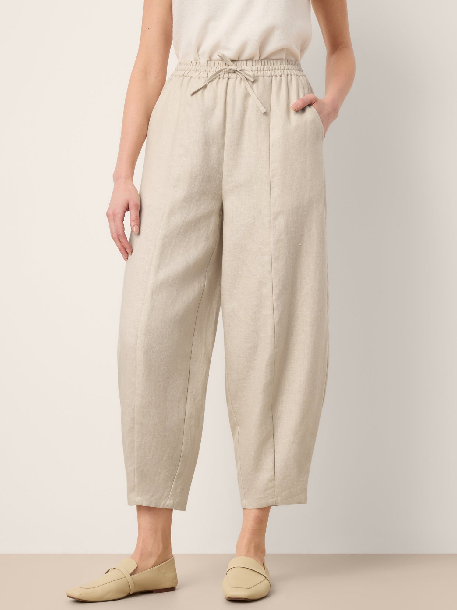 100% Linen Drawstring Waist Tapered Cropped Pants LANEY by LINTICO