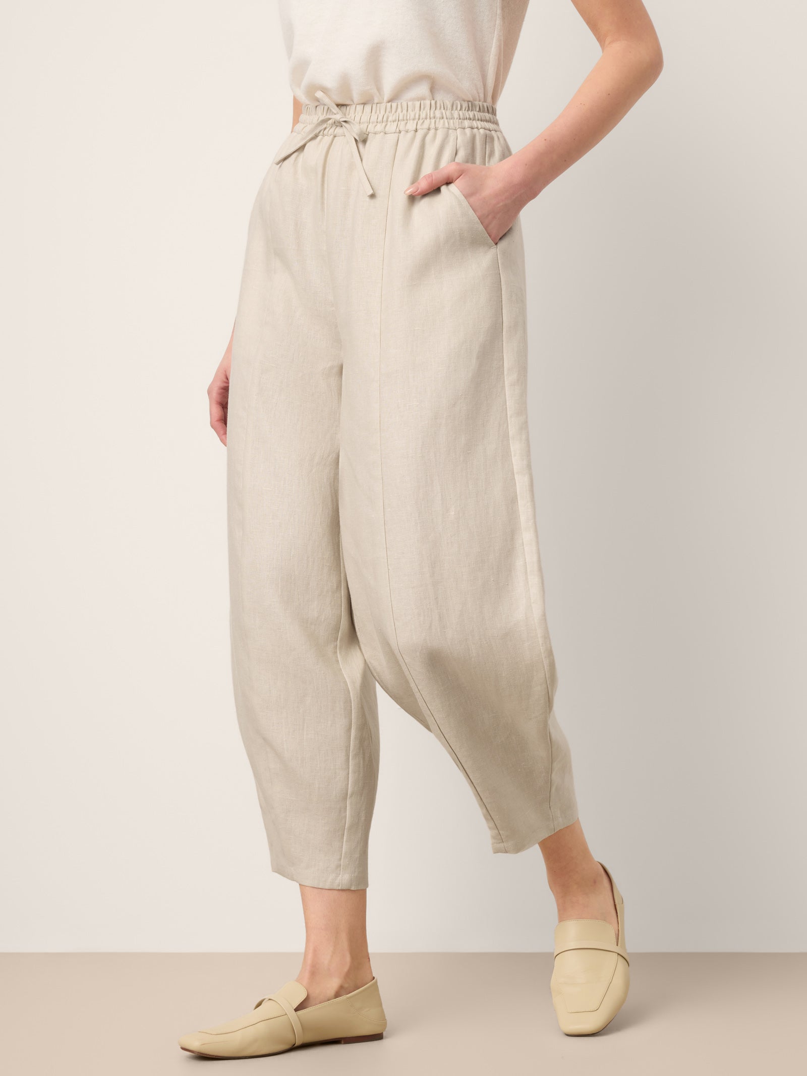 100% Linen Drawstring Waist Tapered Cropped Pants LANEY by LINTICO