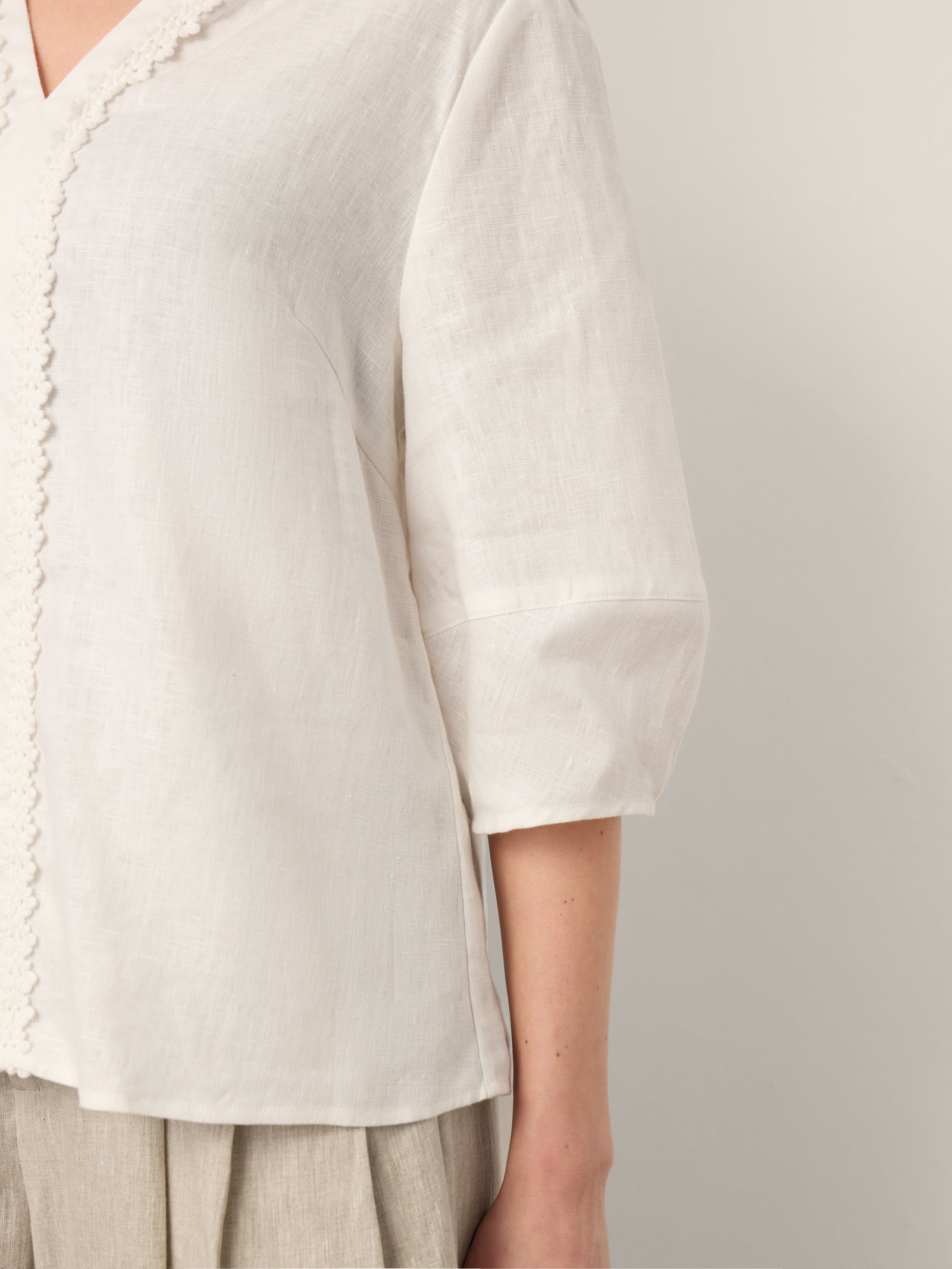 100% Linen Lace Trim Lantern Sleeve V-Neck Top LIVIAN by LINTICO