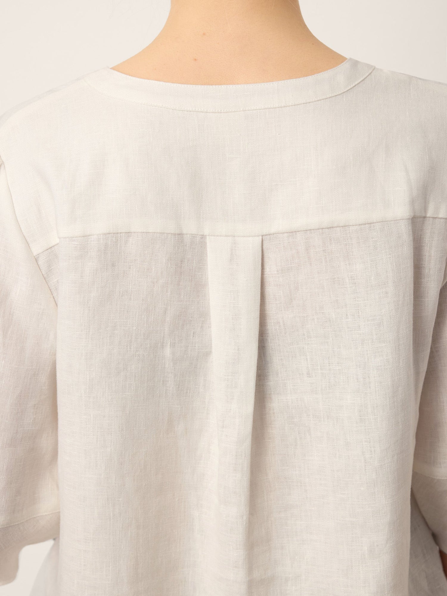 100% Linen Lace Trim Lantern Sleeve V-Neck Top LIVIAN by LINTICO