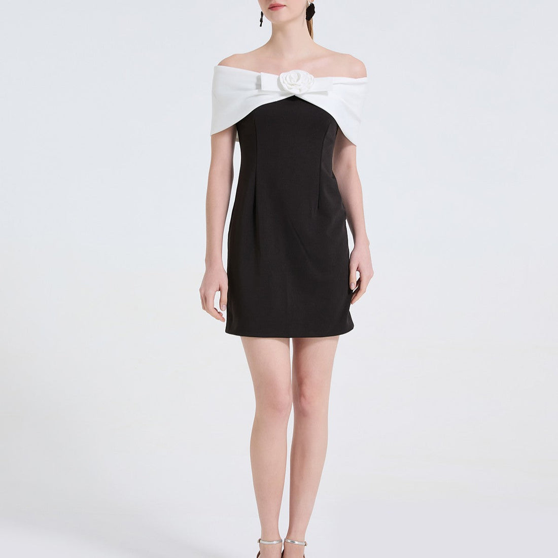 Black And White Contrast One Shoulder Dress With Three Dimensional Floral Decoration Off The Shoulder Figure Hugging And Elegant