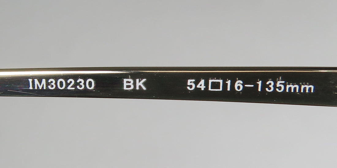 Isaac Mizrahi 30230 Sunglasses by ModaFrames