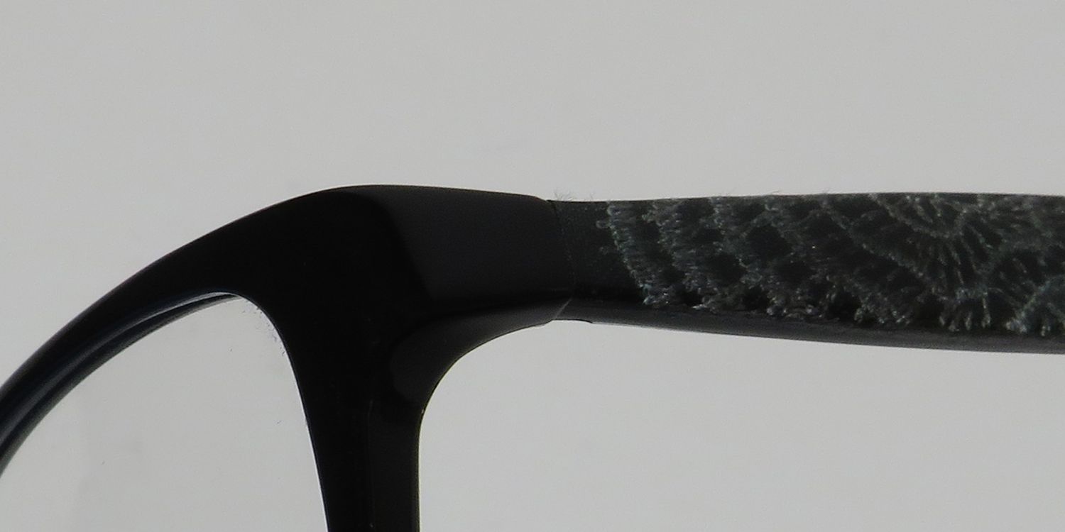 Vera Wang V325 Eyeglasses by ModaFrames
