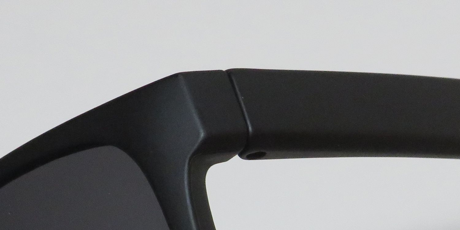 Oscar de la Renta Oscar 8009 Sunglasses by ModaFrames