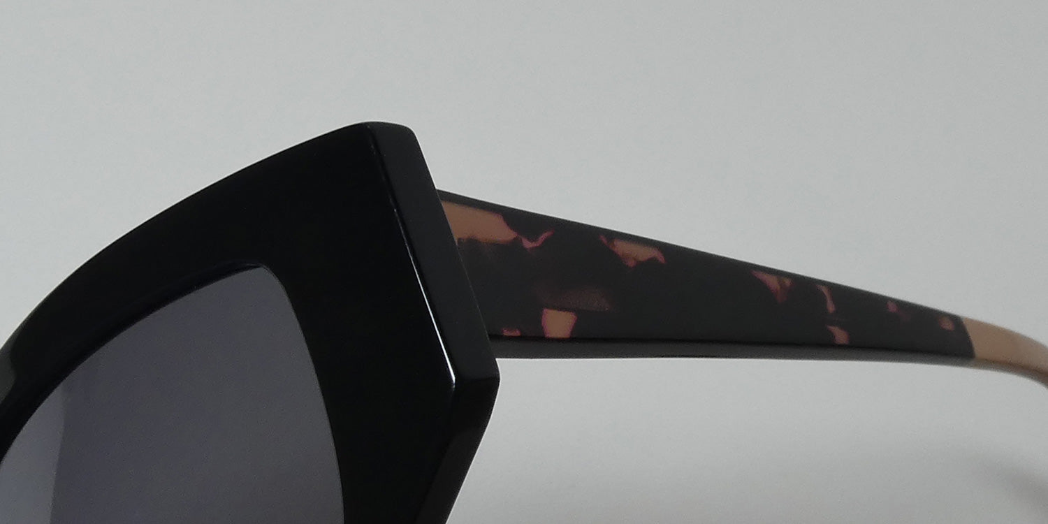 Woow Super Bold 2 Sunglasses by ModaFrames