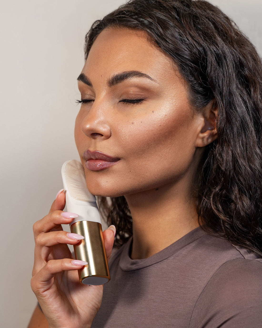 Blyss Maia – Sonic Facial Cleansing Brush &amp; Eye Massager with Heating by Blyss Care