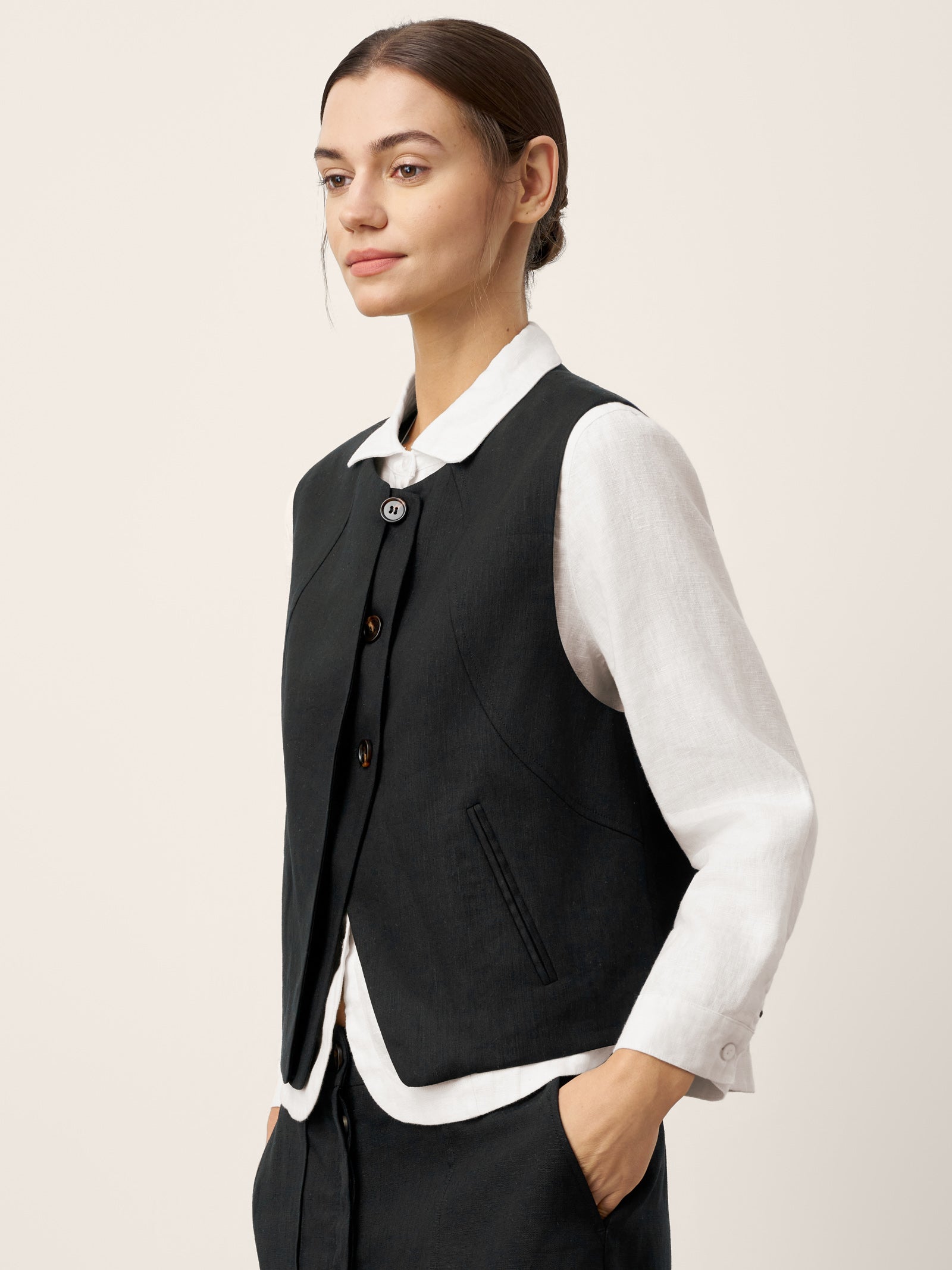 Linen-Lyocell Panel Layered Vest ODELIA by LINTICO