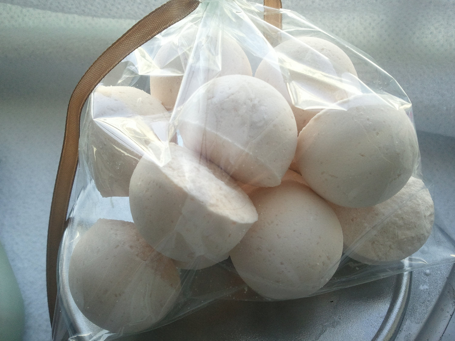 14 bath bombs 1 oz each (Strawberries &amp; Champagne) gift bag bath fizzies, great for dry skin, shea, cocoa, 7 ultra rich oils by Spa Pure