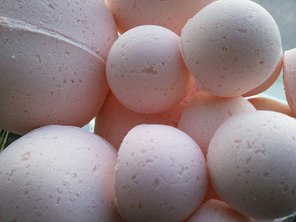 14 bath bombs in Viva la Juicy (Juicy Couture Type) fragrance, great for dry skin, moisturizing by Spa Pure