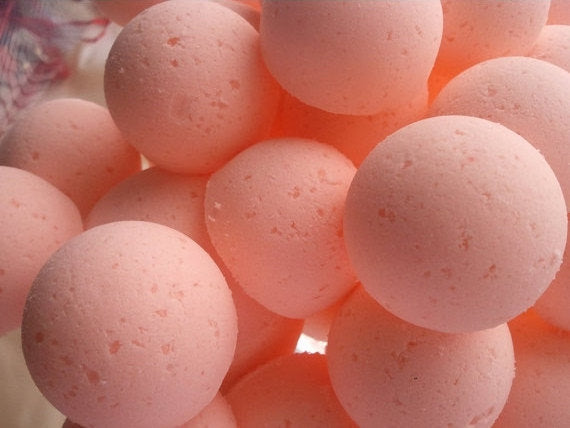 14 bath bombs Ginger Peach (Pier 1 Type) gift bag bath fizzies, great for dry skin, shea, cocoa, 7 ultra rich oils by Spa Pure